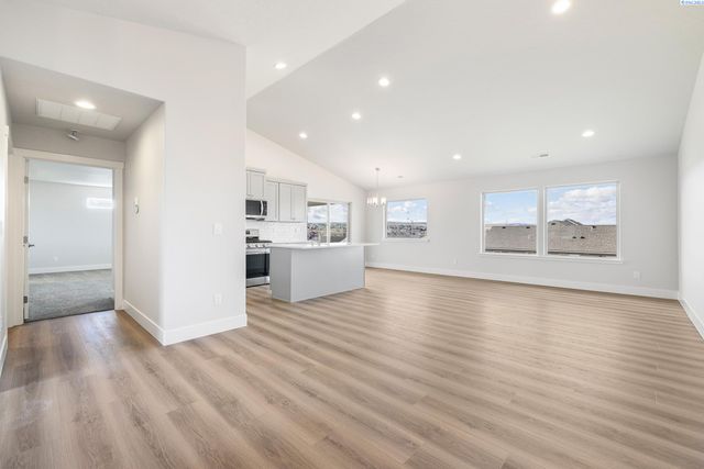 2946 S Osborne St, Kennewick, WA 99338