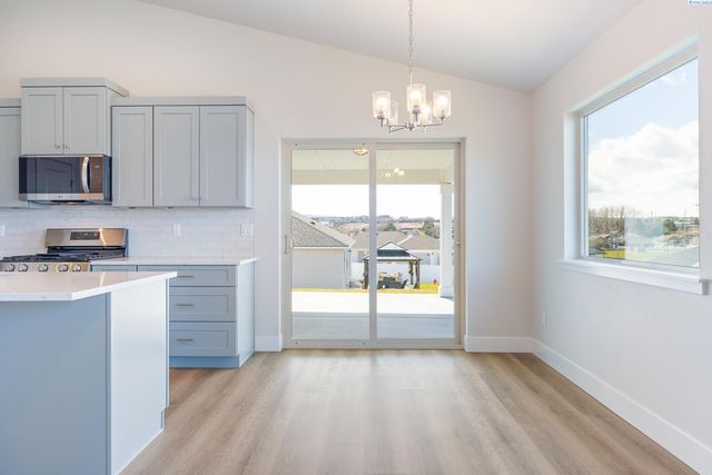 2946 S Osborne St, Kennewick, WA 99338