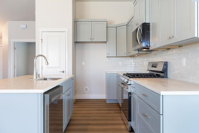 2946 S Osborne St, Kennewick, WA 99338