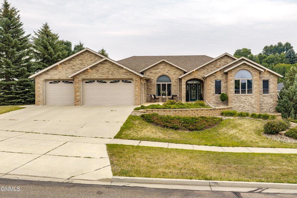 1901 Valley Drive, Bismarck, ND 58503 photo 1