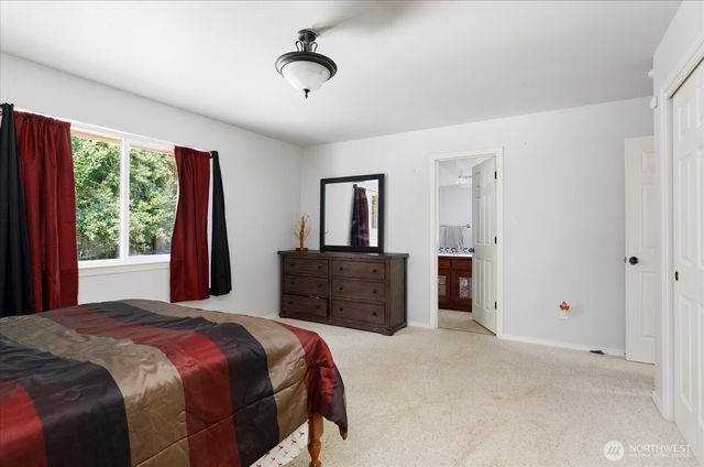 2042 Doe Drive, Oak Harbor, WA 98277