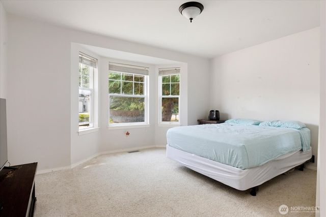 2042 Doe Drive, Oak Harbor, WA 98277