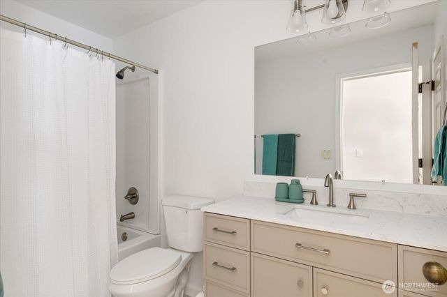 2042 Doe Drive, Oak Harbor, WA 98277
