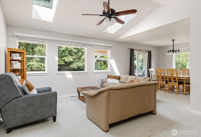 2042 Doe Drive, Oak Harbor, WA 98277