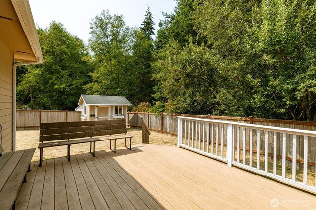 2042 Doe Drive, Oak Harbor, WA 98277