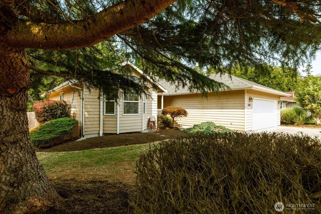 2042 Doe Drive, Oak Harbor, WA 98277