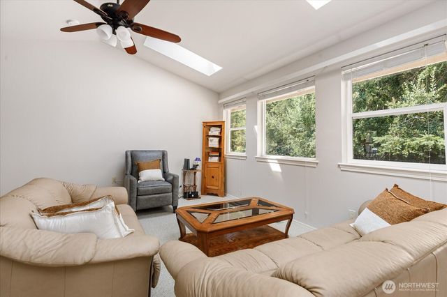 2042 Doe Drive, Oak Harbor, WA 98277