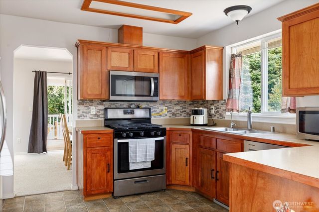 2042 Doe Drive, Oak Harbor, WA 98277
