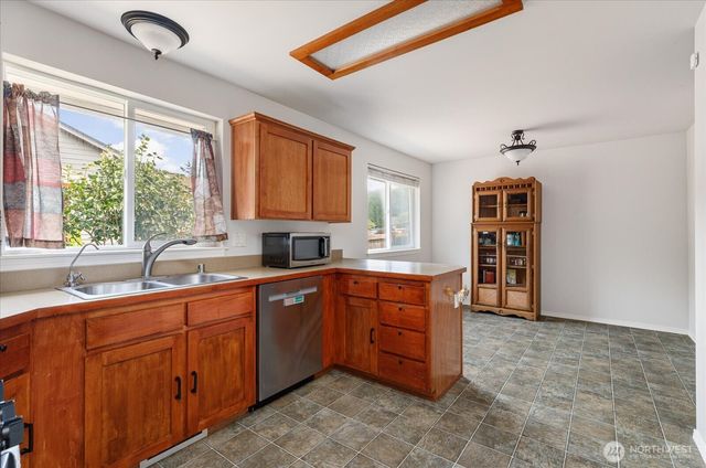 2042 Doe Drive, Oak Harbor, WA 98277