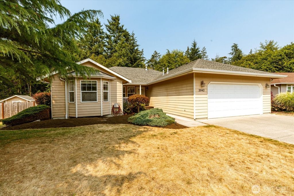 2042 Doe Drive, Oak Harbor, WA 98277