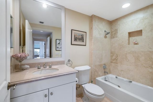 9049 Somerset Bay Lane 302, Vero Beach, FL 32963