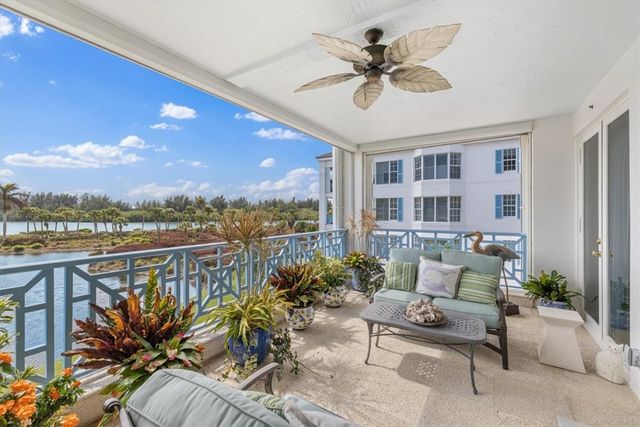 9049 Somerset Bay Lane 302, Vero Beach, FL 32963