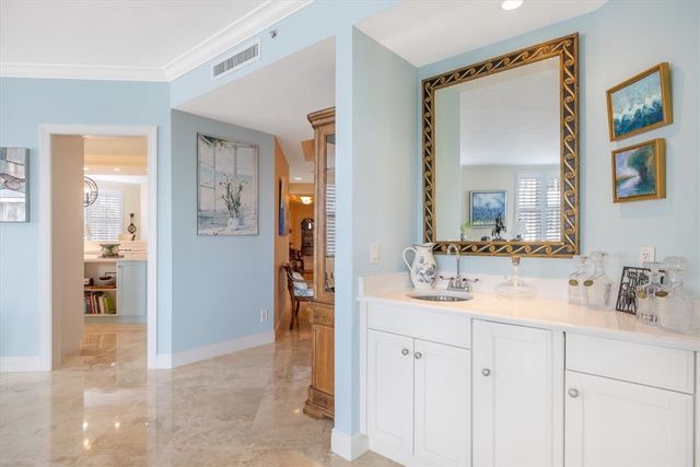 9049 Somerset Bay Lane 302, Vero Beach, FL 32963