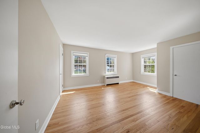 508 Bloomingrove Drive, North Greenbush, NY 12144