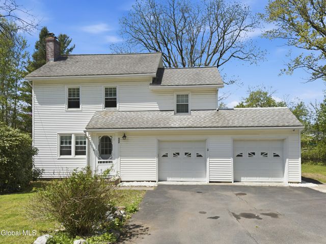 508 Bloomingrove Drive, North Greenbush, NY 12144