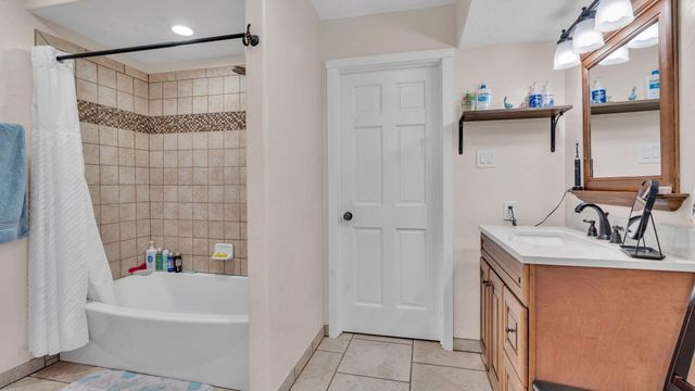 14329 Windsor Place NE, Albuquerque, NM 87123