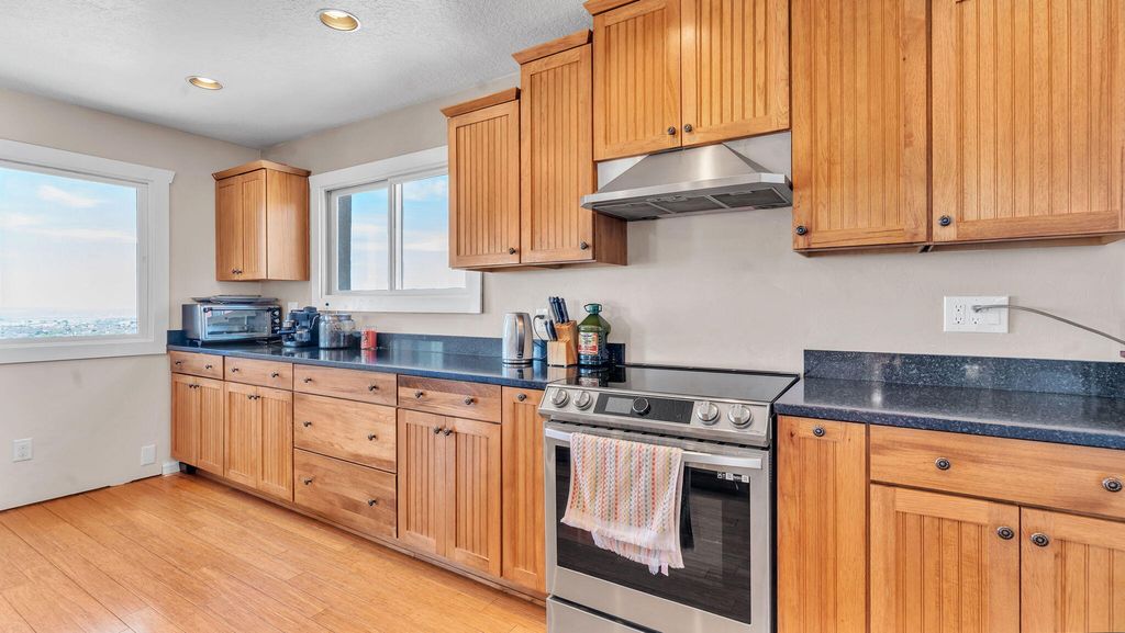 Image 11 of property listing at 14329 Windsor Place NE, Albuquerque, NM 87123