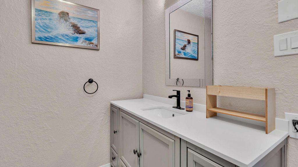 Image 24 of property listing at 14329 Windsor Place NE, Albuquerque, NM 87123