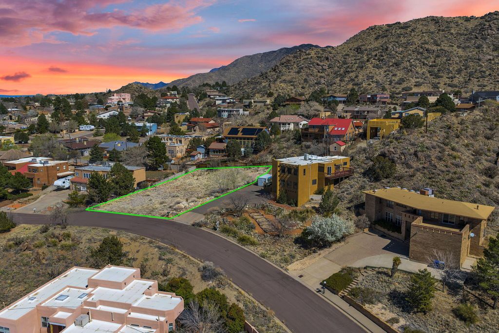 Image 28 of property listing at 14329 Windsor Place NE, Albuquerque, NM 87123