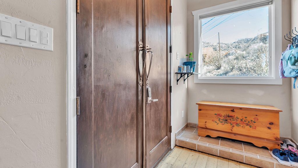 Image 5 of property listing at 14329 Windsor Place NE, Albuquerque, NM 87123