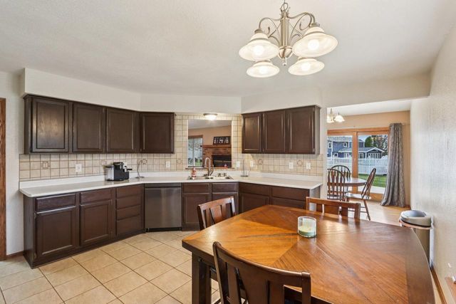 W232N7474 Highview DRIVE, Sussex, WI 53089