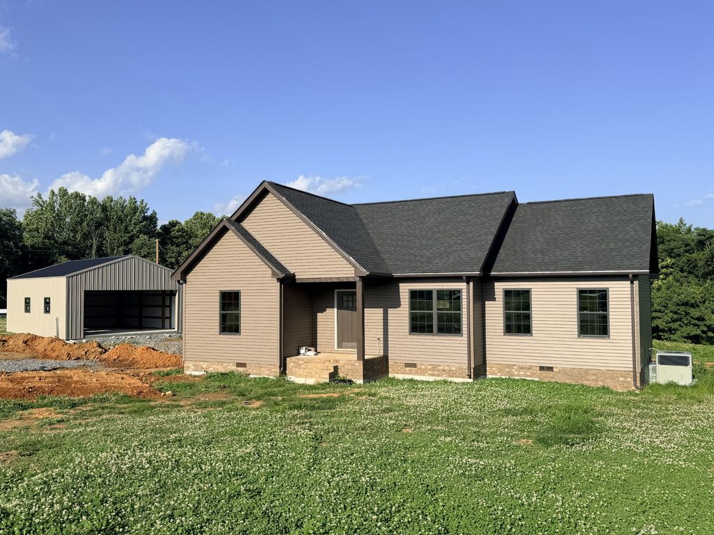 32 Iris Way, Lafayette, TN 37083