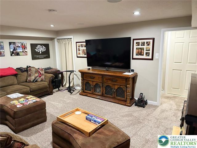 1345 New Jersey Avenue, Hellertown Boro, PA 18055