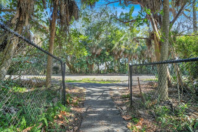 285 E Bay Cedar Circle, Jupiter, FL 33458