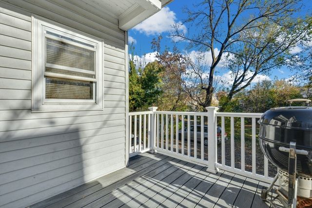 10 Middle 10, Newton, MA 02458