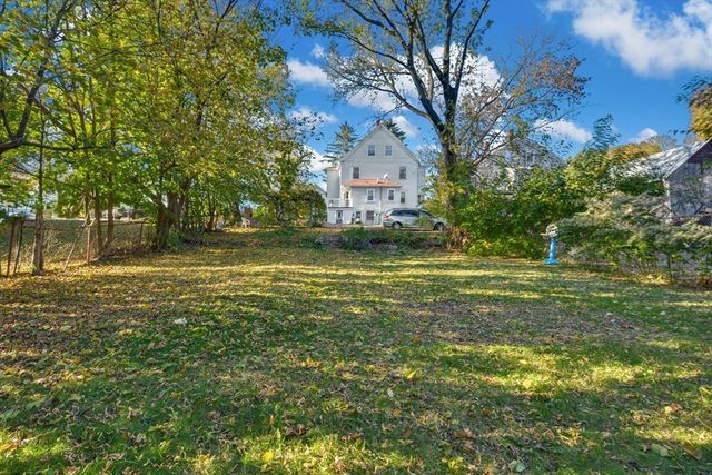 10 Middle 10, Newton, MA 02458