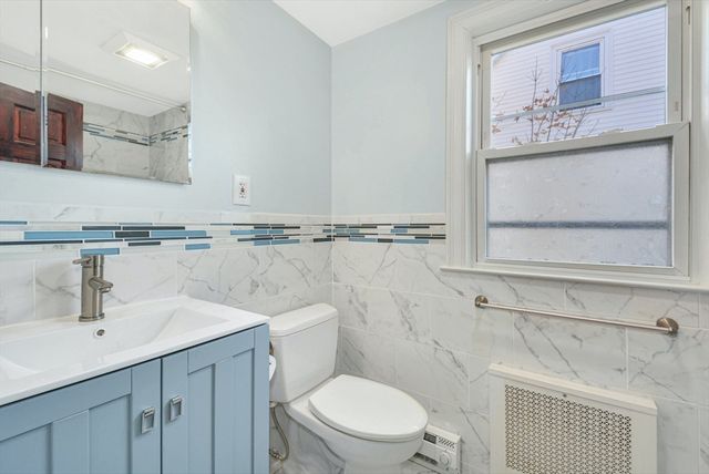 10 Middle 10, Newton, MA 02458