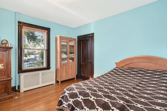 10 Middle 10, Newton, MA 02458