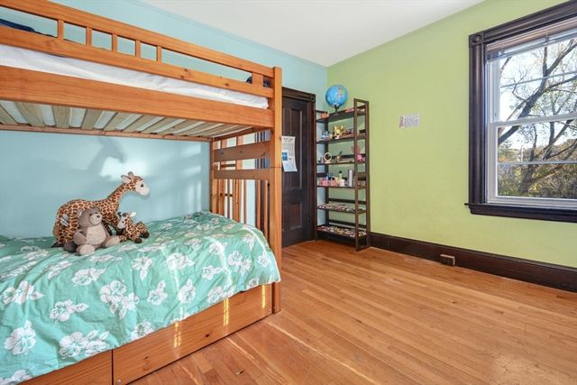 10 Middle 10, Newton, MA 02458