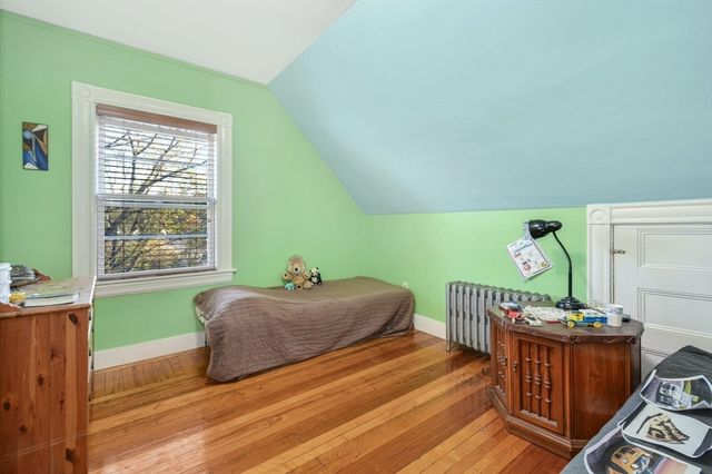 10 Middle 10, Newton, MA 02458