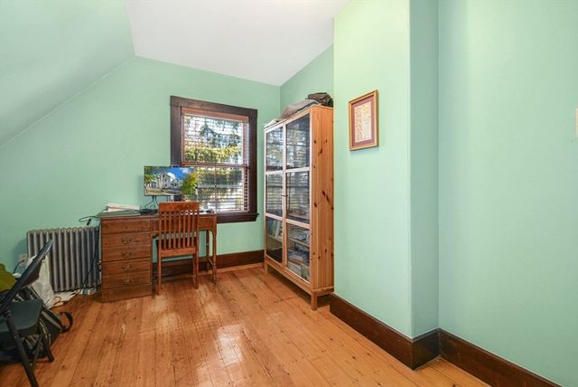 10 Middle 10, Newton, MA 02458