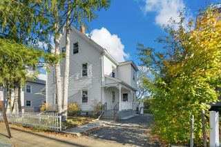 10 Middle 10, Newton, MA 02458
