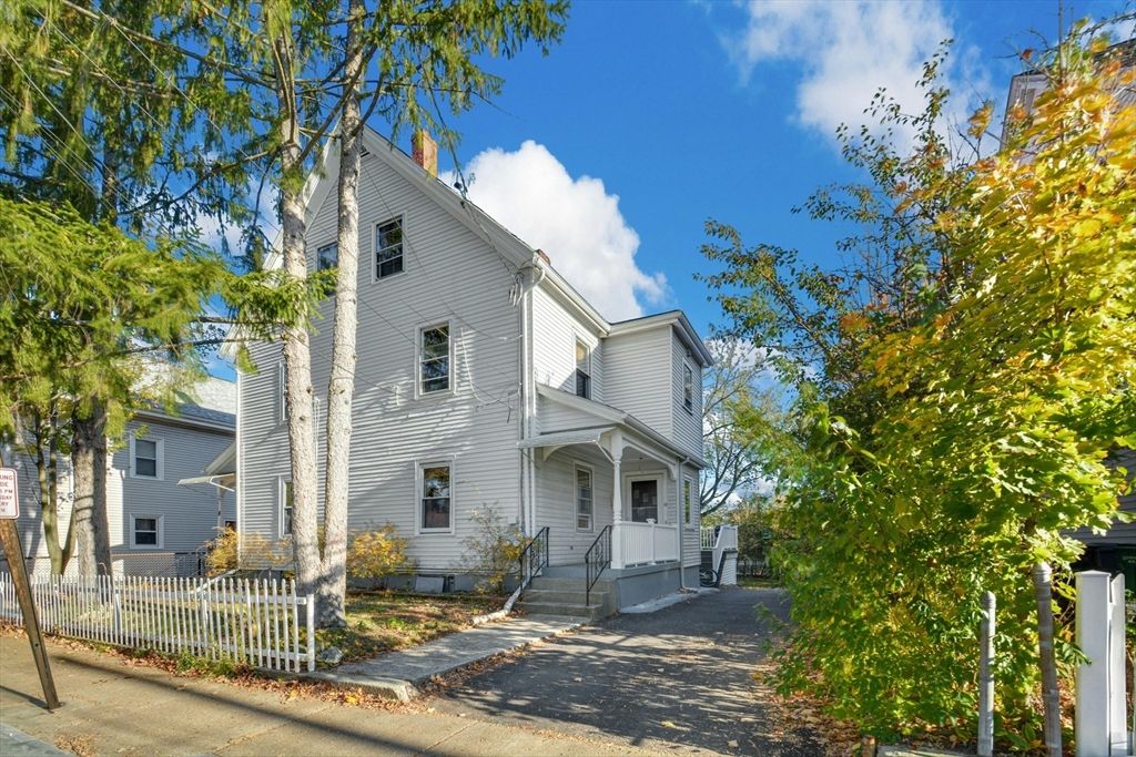 10 Middle 10, Newton, MA 02458