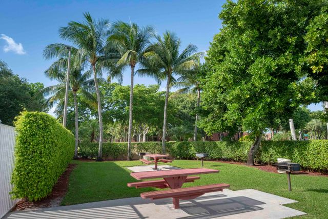 1040 Arezzo Circle, Boynton Beach, FL 33436