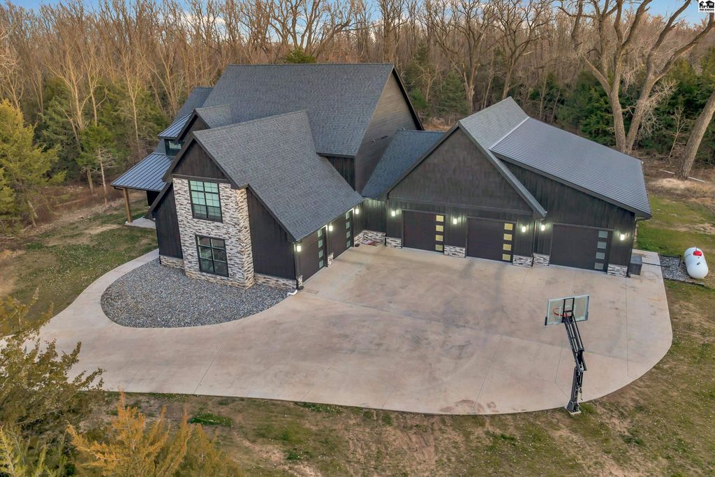 10606 Wildwood Dr