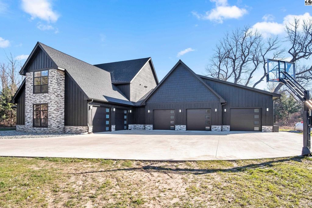 10606 Wildwood Dr