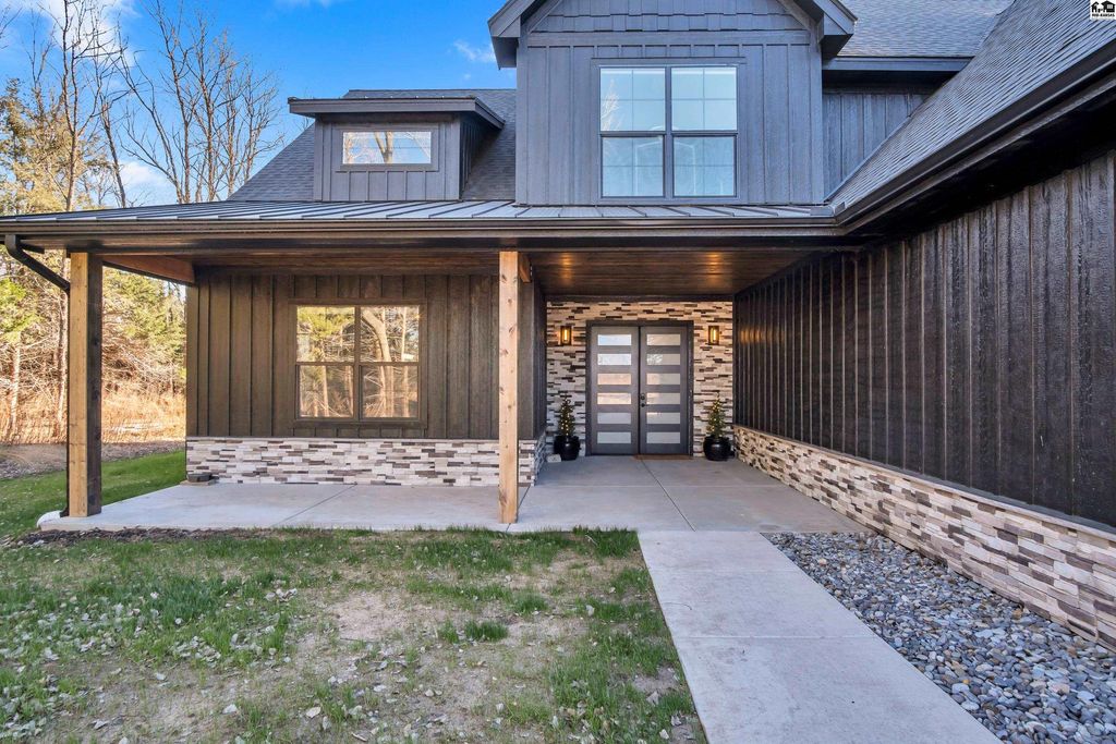 10606 Wildwood Dr