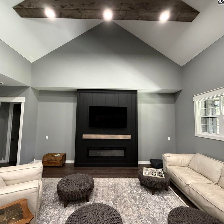 10606 Wildwood Dr