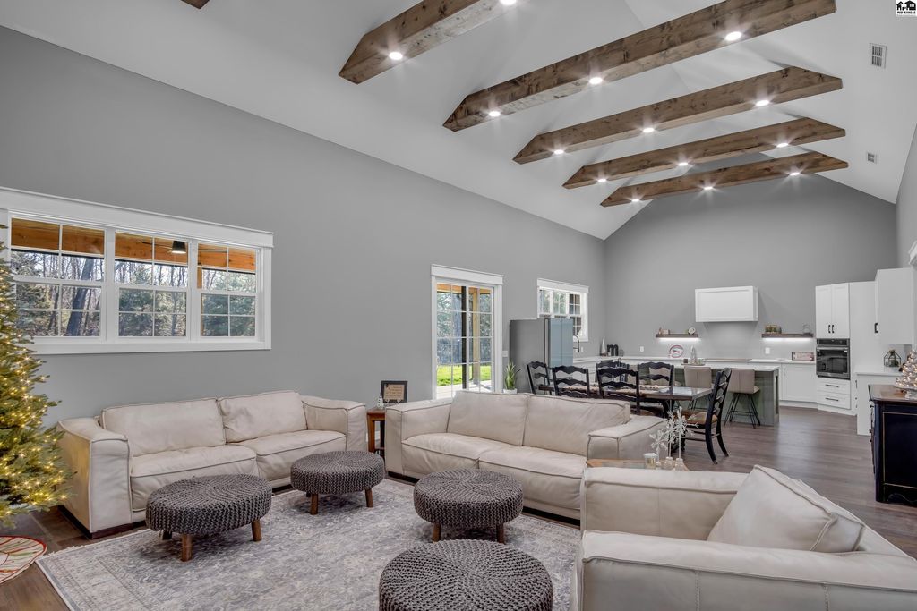 10606 Wildwood Dr