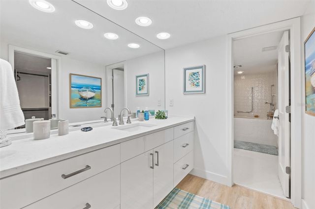 8600 MIDNIGHT PASS ROAD 301, Sarasota, FL 34242