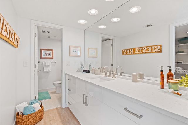 8600 MIDNIGHT PASS ROAD 301, Sarasota, FL 34242