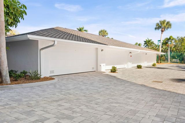 8600 MIDNIGHT PASS ROAD 301, Sarasota, FL 34242