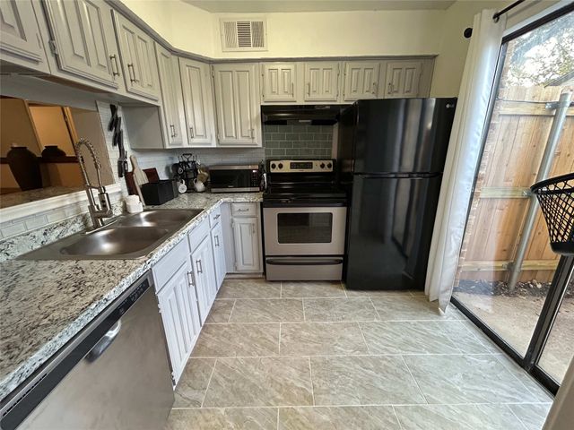 6024 Stoneybrook Drive, Fort Worth, TX 76112