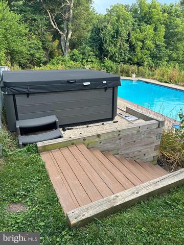 4307 HOWARD DR, Sykesville, MD 21784