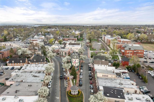 125 Park Avenue C1, Amityville, NY 11701