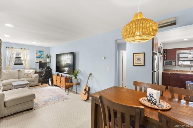 125 Park Avenue C1, Amityville, NY 11701